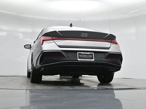 Used 2024 Hyundai Elantra Limited image 51
