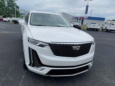 Used 2021 Cadillac XT6 Premium Luxury FWD image 3