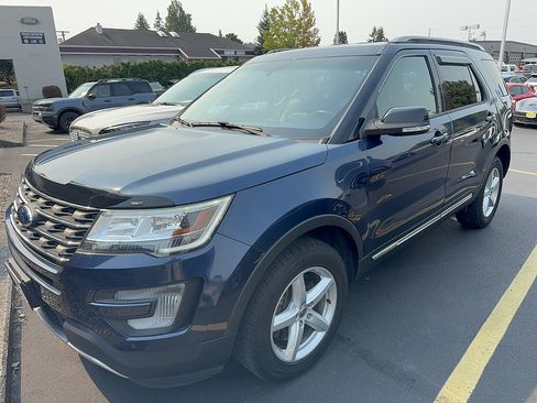 Used 2017 Ford Explorer XLT w/ Equipment Group 202A AWD/4WD image 1