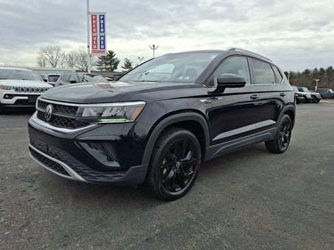 Certified 2022 Volkswagen Taos SE w/ IQ.Drive SE Package image 4