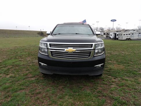 Used 2018 Chevrolet Suburban Premier AWD/4WD image 3