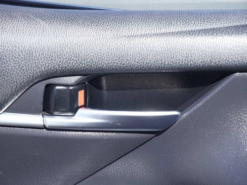 Used 2019 Toyota Camry SE FWD image 11