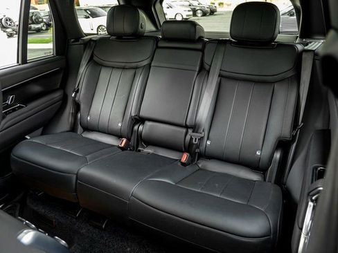 Certified 2025 Land Rover Range Rover SE image 21