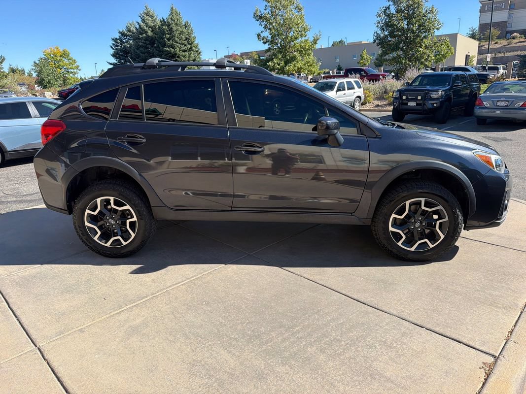 Used 2017 Subaru Crosstrek 2.0i Premium w/ Moonroof Package AWD/4WD image 5