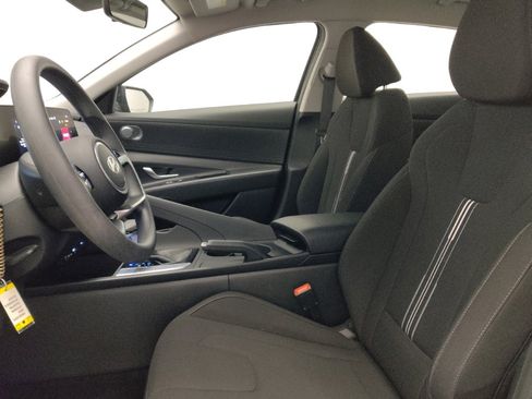 Used 2024 Hyundai Elantra SEL image 17