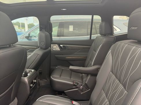Used 2026 Buick Enclave Avenir w/ Super Cruise Package AWD/4WD image 8