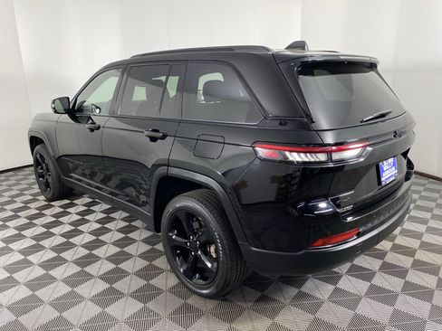 Used 2023 Jeep Grand Cherokee Altitude image 10