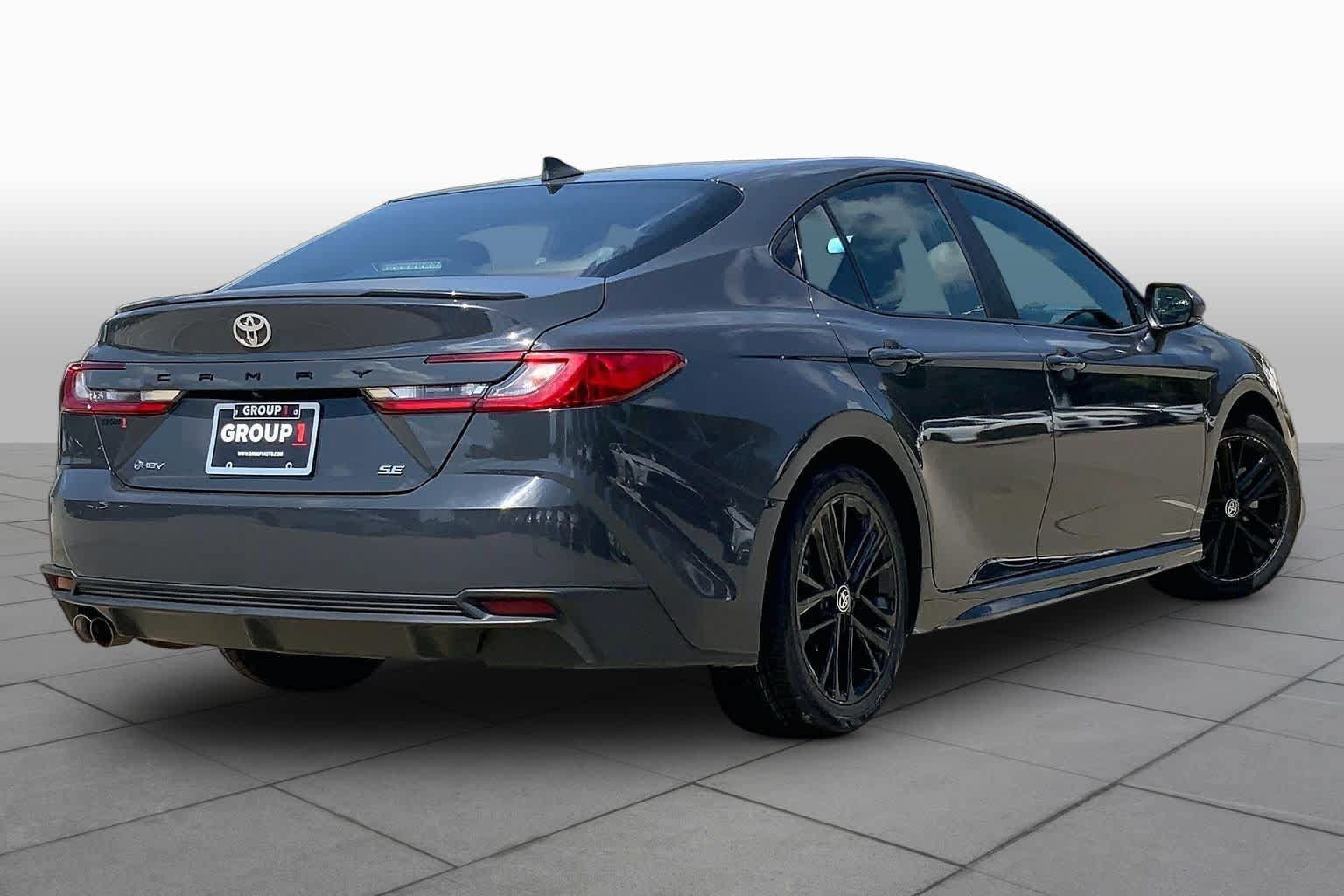 Used 2025 Toyota Camry SE FWD image 13