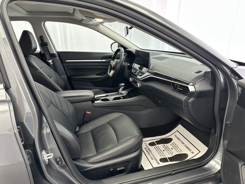 Certified 2024 Nissan Altima 2.5 SR w/ SR Premium Package image 11