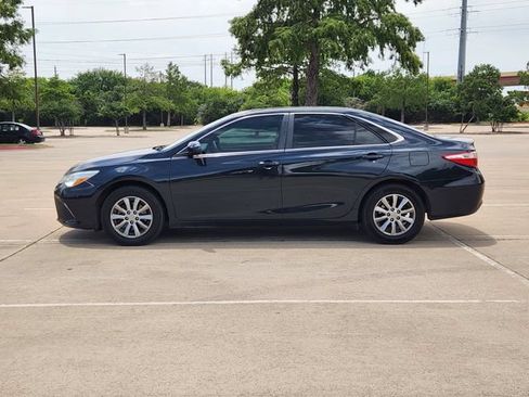 Used 2015 Toyota Camry LE FWD image 4