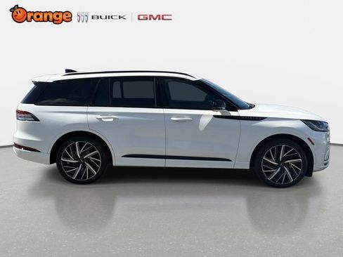 Used 2025 Lincoln Aviator Black Label w/ Jet Appearance Package AWD/4WD image 2