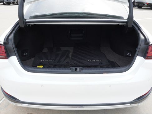 Used 2022 Lexus ES 300h Ultra Luxury w/ Accessory Package 2 FWD image 38