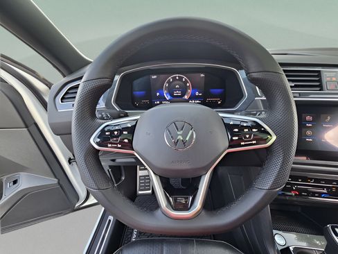 Certified 2022 Volkswagen Tiguan SE R-Line FWD image 23