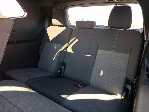 Used 2025 GMC Acadia Elevation image 16