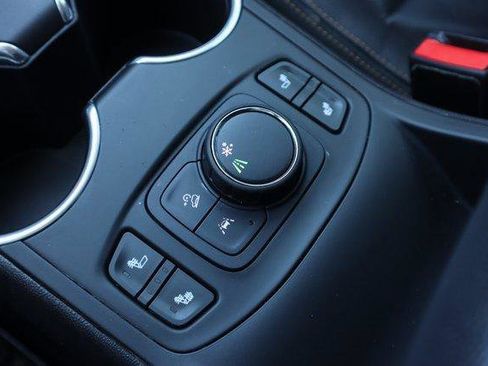 Used 2021 GMC Terrain SLT image 16