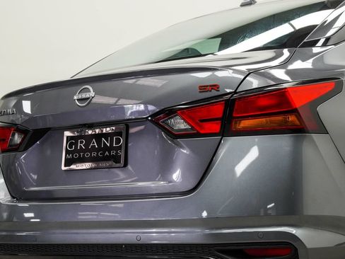 Used 2024 Nissan Altima 2.5 SR FWD image 13