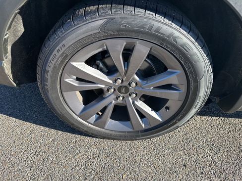 Used 2022 Ford Explorer XLT w/ Equipment Group 202A image 11