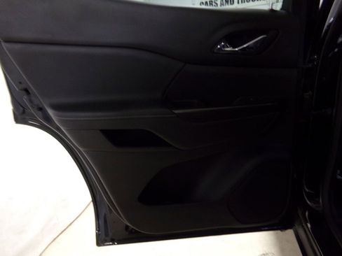 Used 2023 GMC Acadia SLT image 13