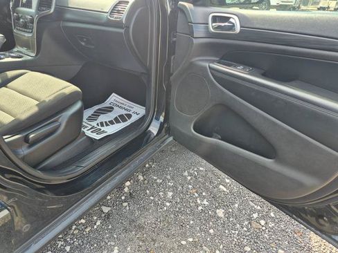Used 2020 Jeep Grand Cherokee Laredo AWD/4WD image 6