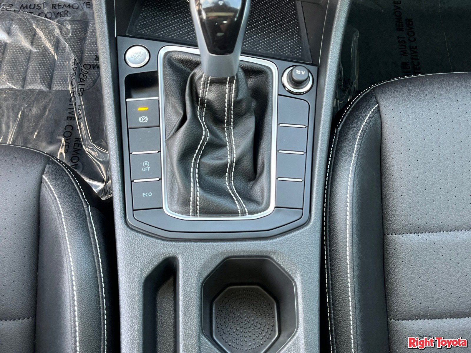 Used 2024 Volkswagen Jetta SE w/ Panoramic Sunroof Package FWD image 30