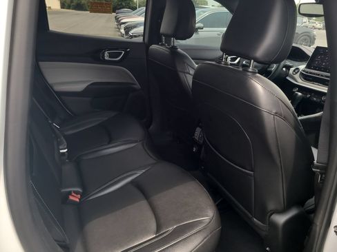 Used 2025 Jeep Compass Limited AWD/4WD image 27