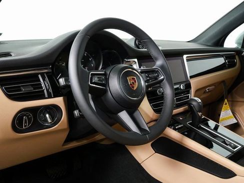 New 2026 Porsche Macan image 4