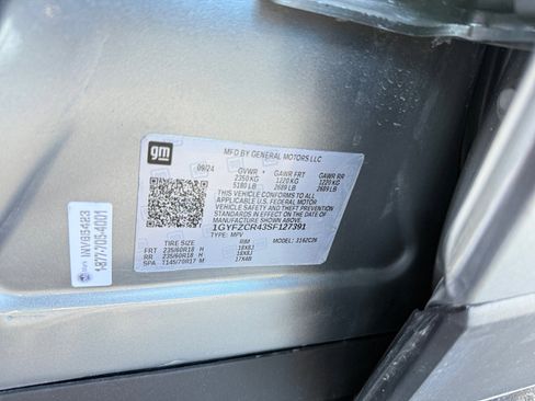 Used 2025 Cadillac XT4 Premium Luxury FWD image 25