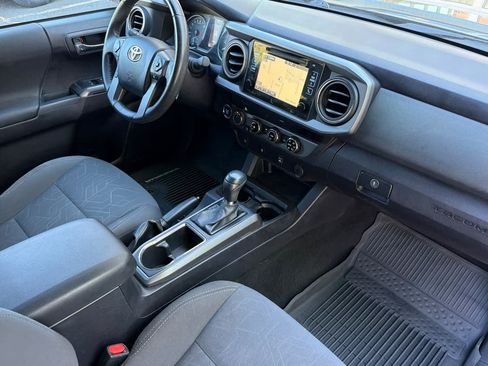 Used 2017 Toyota Tacoma TRD Off-Road w/ Tow Package (A/T) AWD/4WD image 17