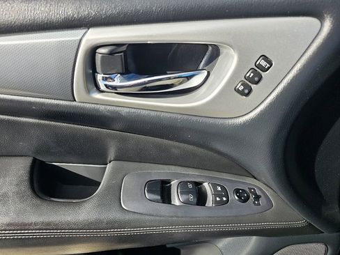 Used 2019 Nissan Pathfinder SL w/ Cargo Package image 27