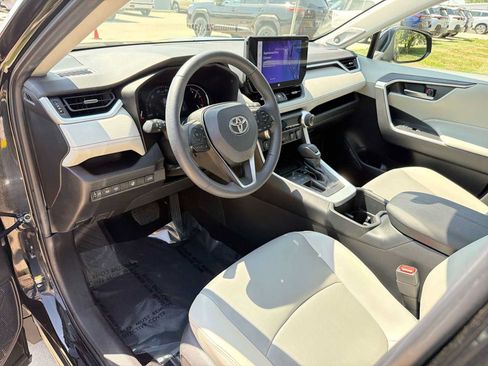 Used 2023 Toyota RAV4 XLE Premium FWD image 2
