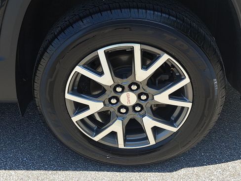 Used 2020 GMC Acadia SLE w/ Driver Convenience Package FWD image 31