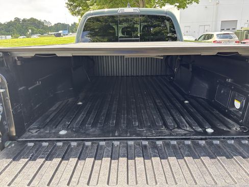 Used 2022 Toyota Tacoma TRD Sport AWD/4WD image 34