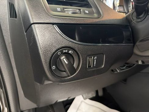 Used 2015 Dodge Grand Caravan SE FWD image 21