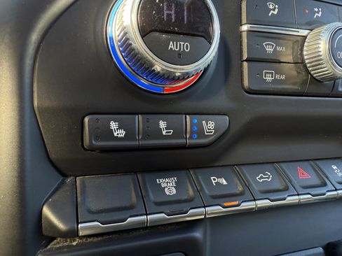 Used 2021 GMC Sierra 2500 AT4 w/ AT4 Preferred Package image 24