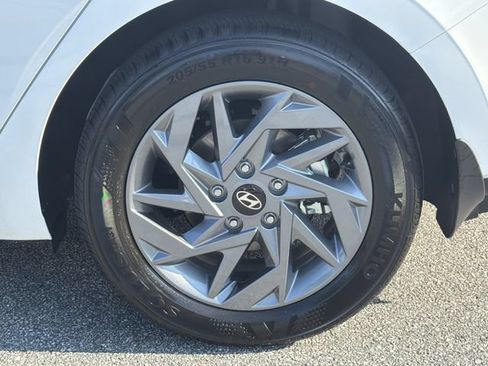 Certified 2026 Hyundai Elantra Hybrid FWD image 19