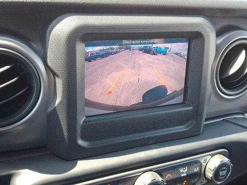 Used 2021 Jeep Wrangler Sport S image 24