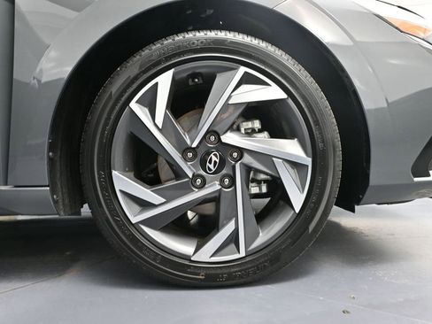 Used 2025 Hyundai Elantra SEL FWD image 15