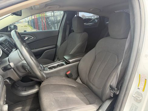 Used 2015 Chrysler 200 Limited w/ Convenience Group image 28