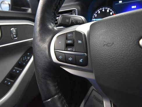 Used 2022 Ford Explorer XLT w/ Equipment Group 202A AWD/4WD image 11