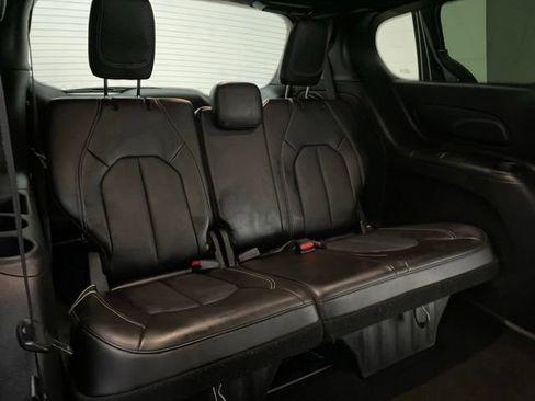 Used 2025 Chrysler Pacifica Select FWD image 23
