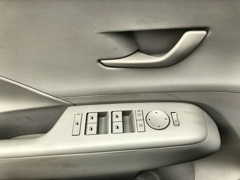 Used 2025 Hyundai Kona SEL image 13