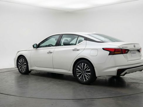 Used 2025 Nissan Altima 2.5 SV FWD image 6