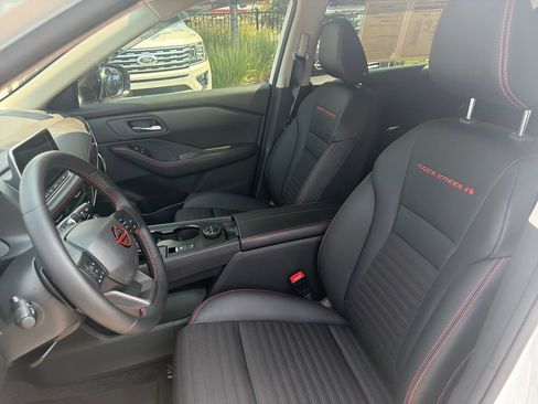 Certified 2026 Nissan Rogue SV AWD/4WD image 10