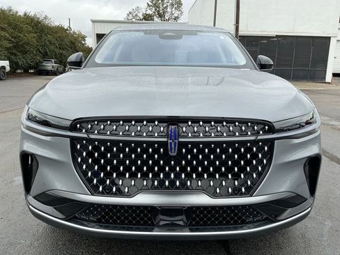 Certified 2025 Lincoln Nautilus Premier image 11