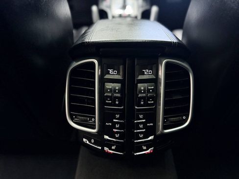 Used 2012 Porsche Cayenne Turbo AWD/4WD image 23