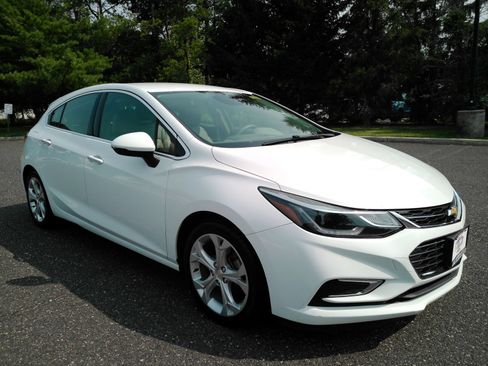 Certified 2017 Chevrolet Cruze Premier w/ Enhanced Convenience Package FWD image 2