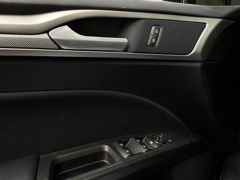Used 2019 Ford Fusion SE FWD image 21