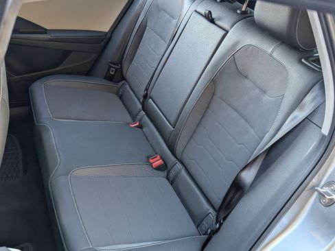 Used 2025 Volkswagen Taos SE image 17