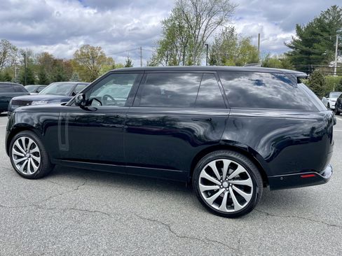 Used 2023 Land Rover Range Rover Long Wheelbase Autobiography image 5