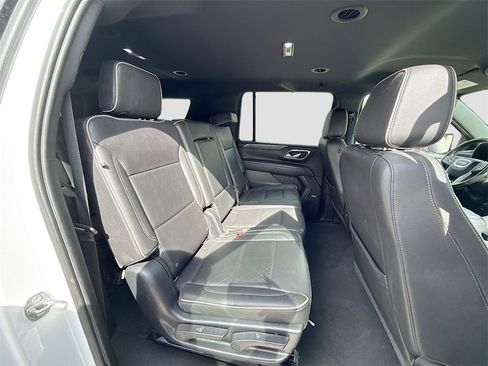 Used 2021 GMC Yukon XL SLT image 30